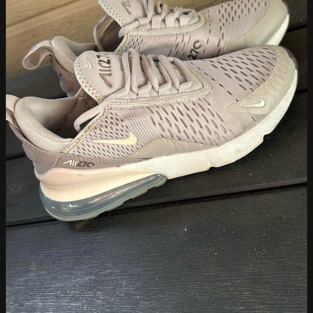Nike Women's Air Max 270 in Light Pink